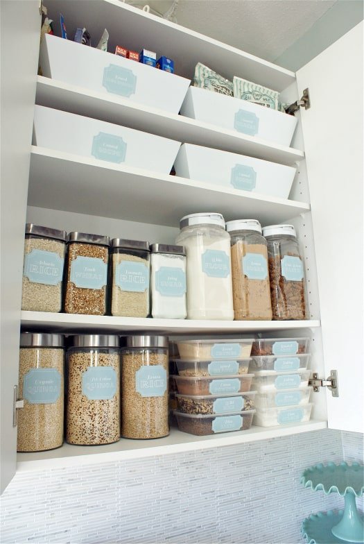 Organizing the Kitchen - real life organizing for busy moms on a budget! @ AVirtuousWoman.org --- I love these ideas! #getorganized #organize