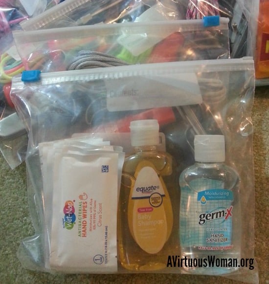 How to Create a Grab and Go Bag with a 72 Hour Kit {Family Emergency Preparedness Series} @ AVirtuousWoman.org