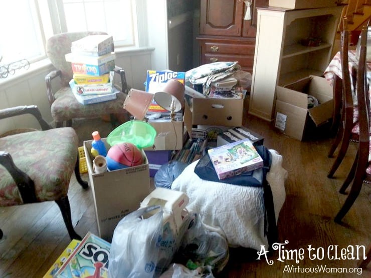 A Time to Clean: 30 Day Challenge @ AVirtuousWoman.org #declutter #clutter #ATimeToClean