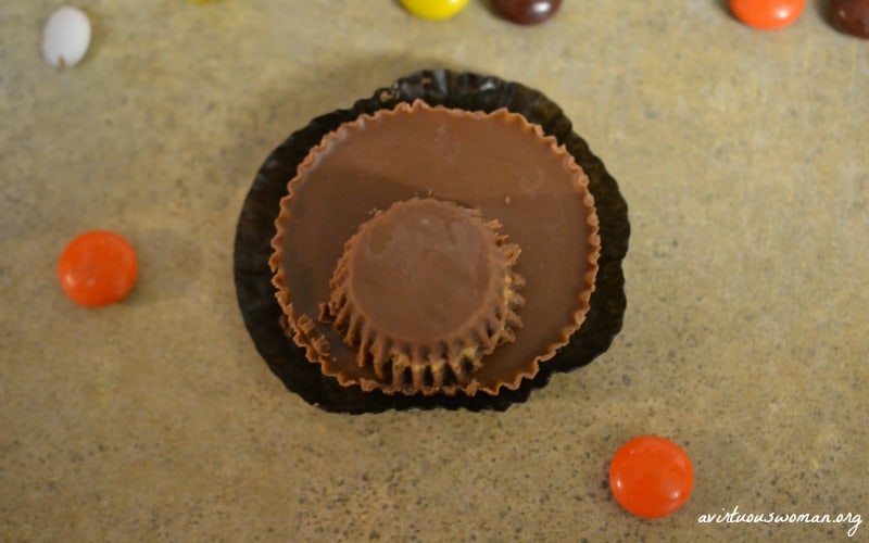 Reeses Peanut Butter Cup Turkeys @ AVirtuousWoman.org