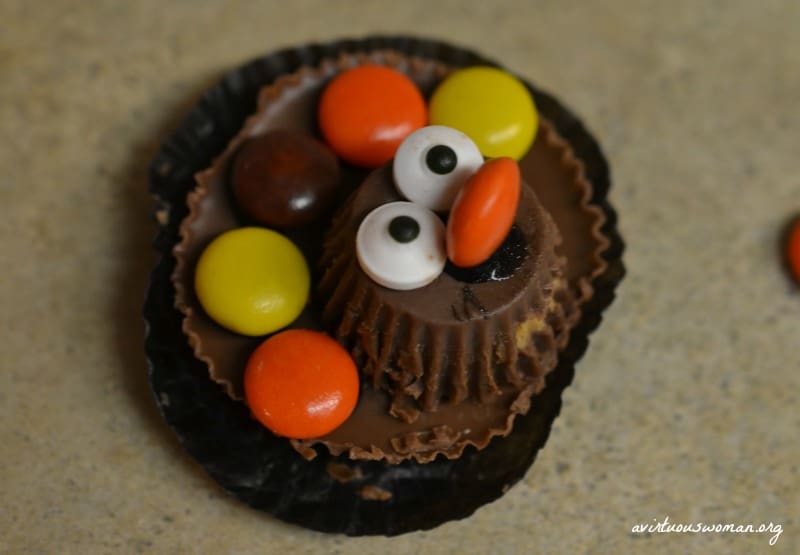 Reeses Peanut Butter Cup Turkeys @ AVirtuousWoman.org