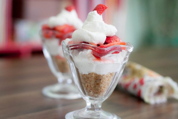 Strawberry Pretzel Dessert Cups @ AVirtuousWoman.org